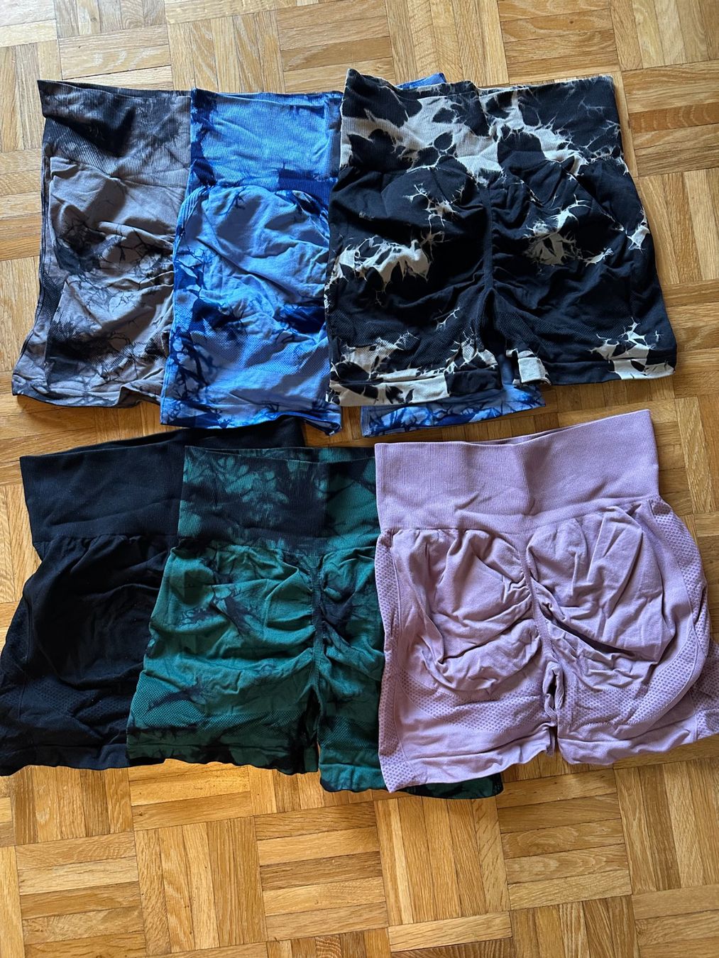 Lots de vêtements: Kleiderpaket – D'occasion à Balsthal par dasesaro 1