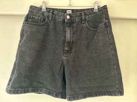 Damen Shorts Gr42