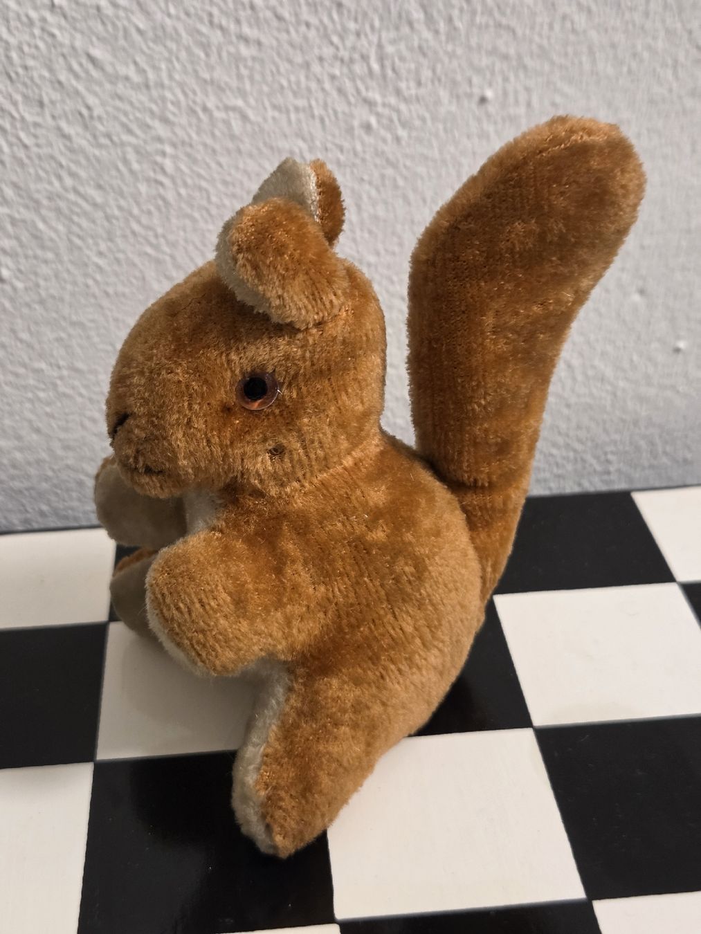 Giocattoli: Kleines Eichhörnchen Plüschtier Kuscheltier braun – Usato da Allschwil venduto da Dayami 2