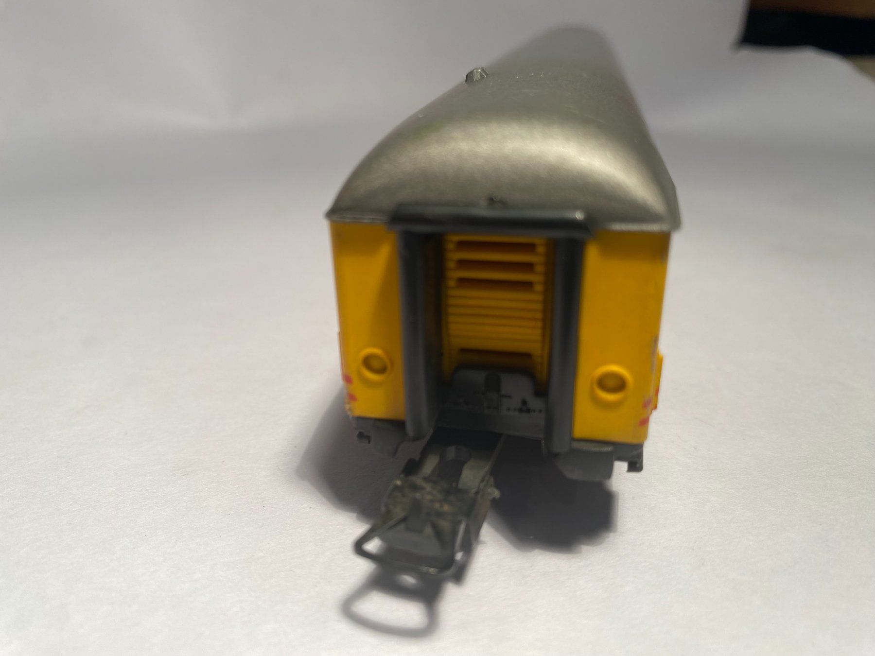 Modellini di ferrovie: IBERTREN Postwagen gelb RENFE, DC Achsen – Usato da Buchrain venduto da Modellbahn11 3