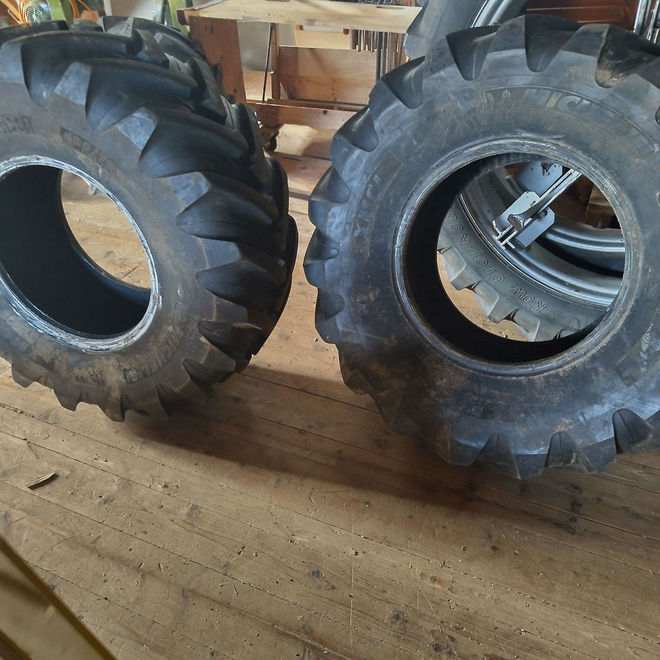 Trattori: Pneu 420/75 R20 – Usato da Herisau venduto da kobiza