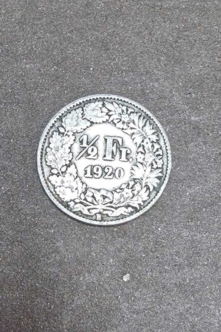 Tutti le monete: Silbermünze 1/2 Franken 1920 – Usato da Filzbach venduto da Cschufi