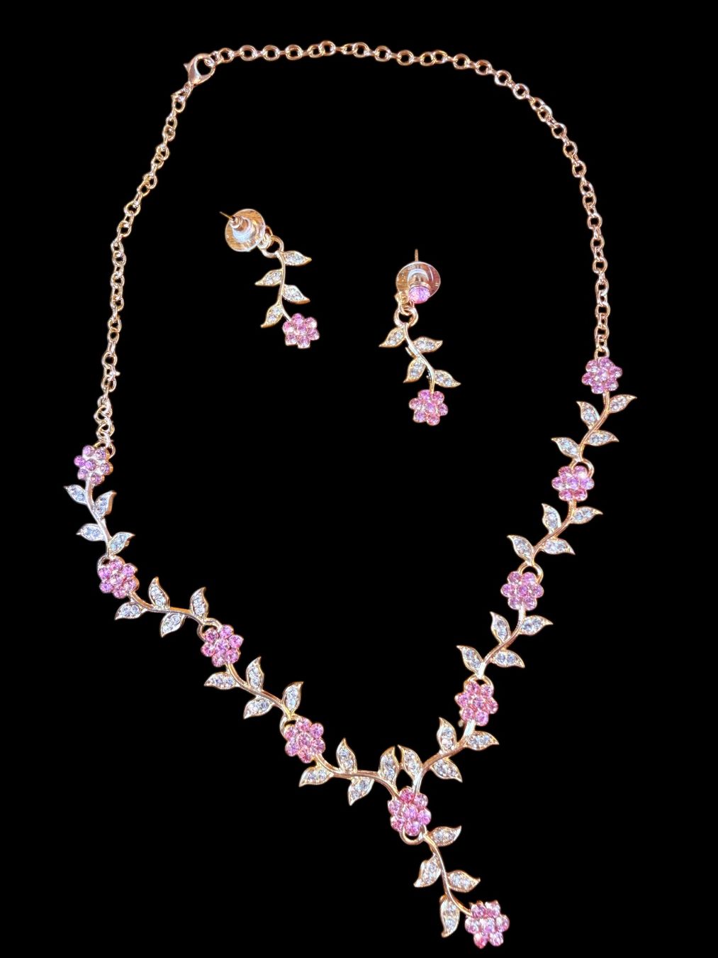 Altri gioielli: Ensemble Rosa romantica – Nuovo e nell'imballaggio originale da St-Maurice venduto da Sandrinette123 1