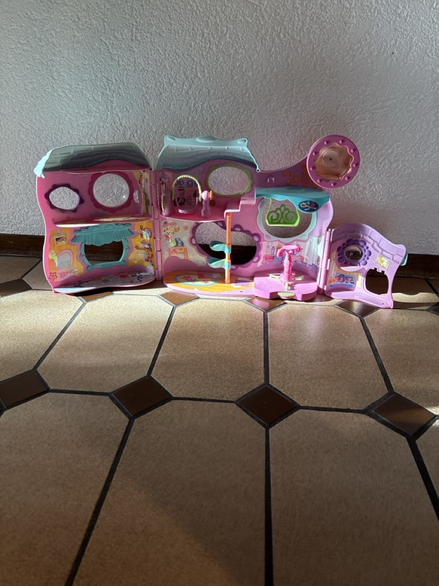 Casette per bambini: Maison pet shop – Usato da Uvrier venduto da lou_dhk8