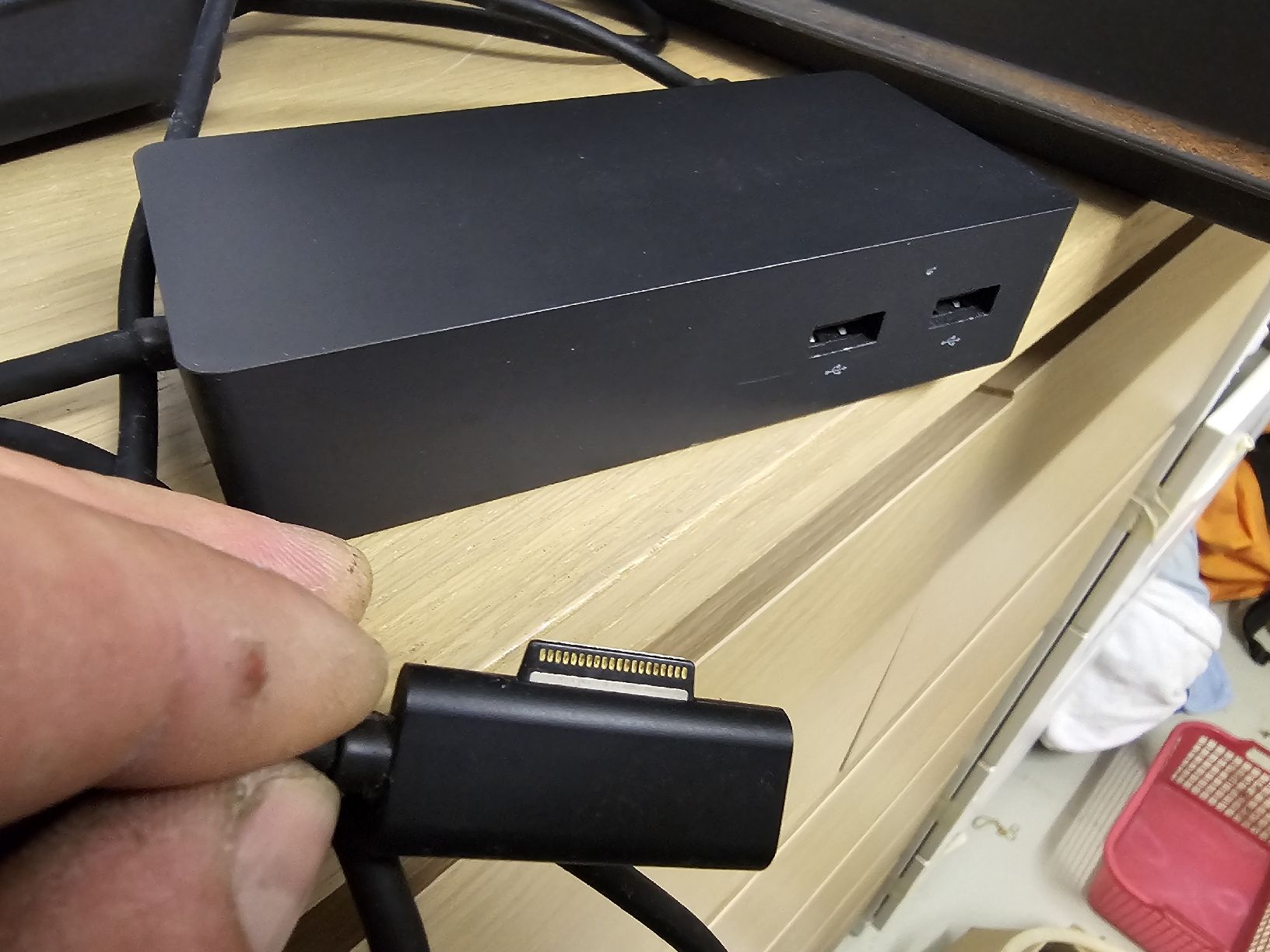 Microsoft Docking station: Microsoft Surface Dockingstation und Netzteil-Adapter – D'occasion à Goldau par Sinux 2