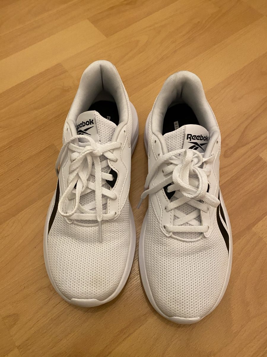 Reebok Scarpe da donna: Reebok Sneakers Gr. 37.5 – Usato da Domat/Ems venduto da dar_7zjn