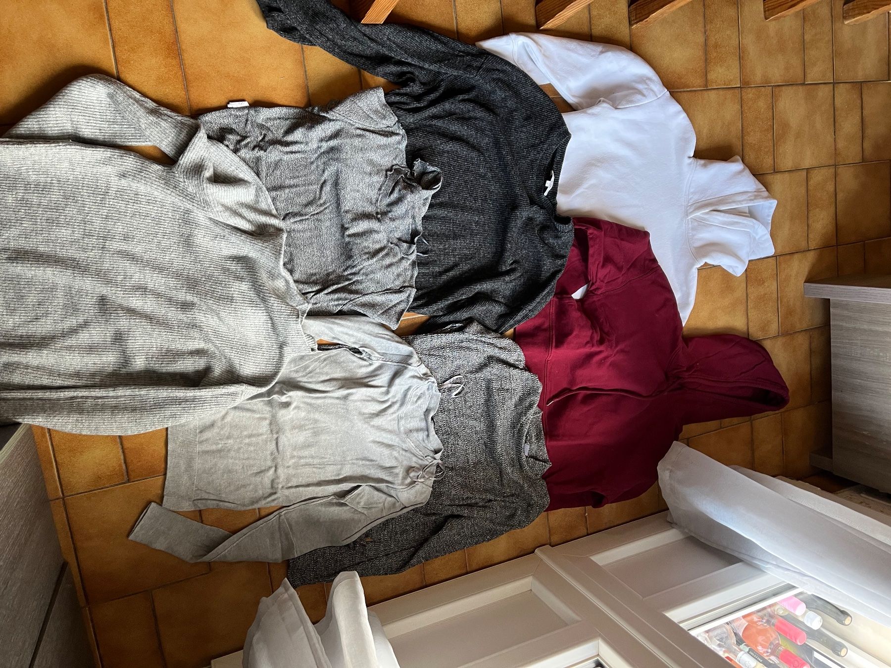 Kleiderpakete: Lot 7 habits Taille S – Gebraucht aus Veyrier von kimedovapa 1
