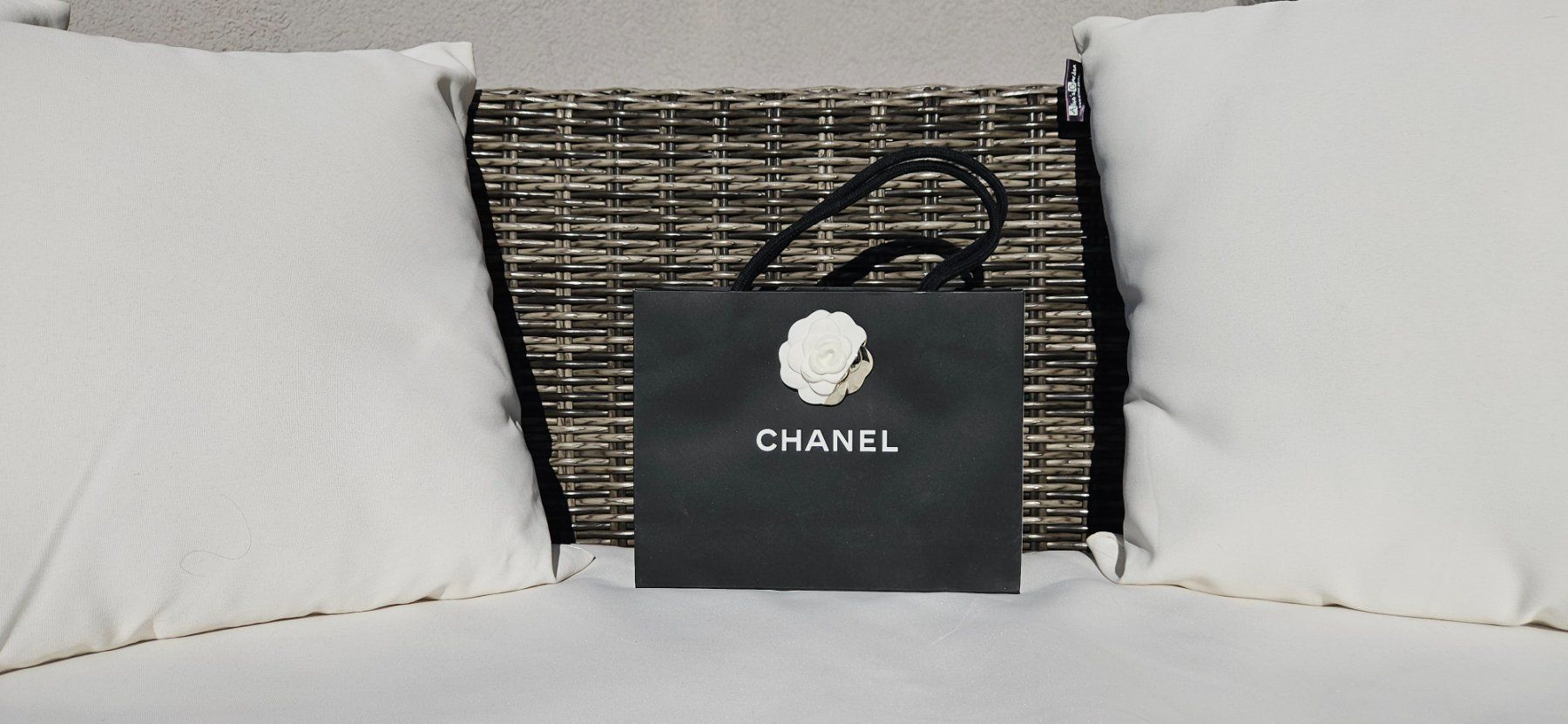 Chanel Borse: Chanel avec fleur décorative - Sac – Usato da Riddes venduto da LuXuriousExcess