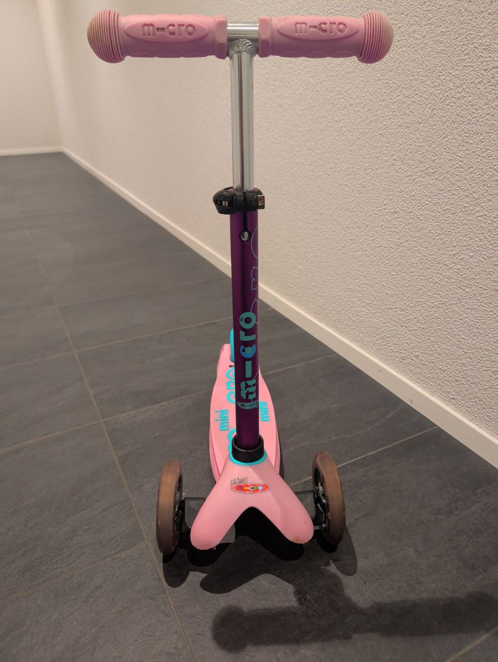 Micro Kickboard: Mini Micro Scooter, Pink, gebraucht – Usato da Dettighofen venduto da salocin89 2