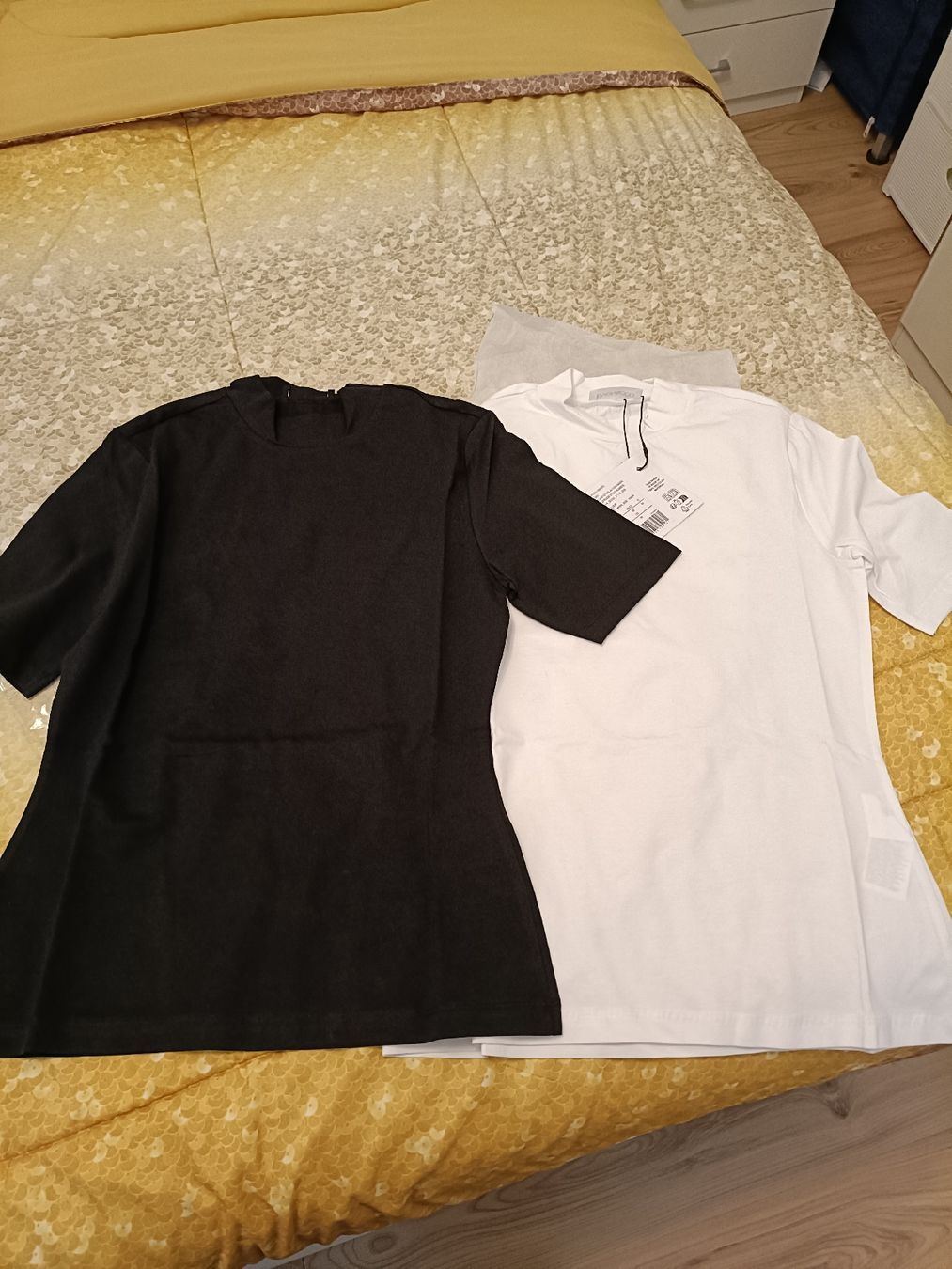Lotti di vestiti: 2 T-shirt – Nuovo e nell'imballaggio originale da Domat ems venduto da Marika2213