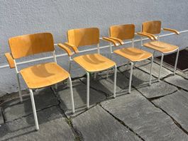 Vintage 4er Set Stapelstühle mit Armlehnen, Sissach BEMAG