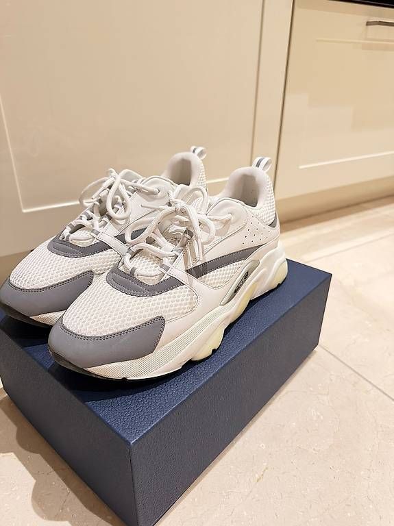 Dior Chaussures hommes: Sneaker Dior B22 weiss/silber – D'occasion à Chur par bia_mdq7