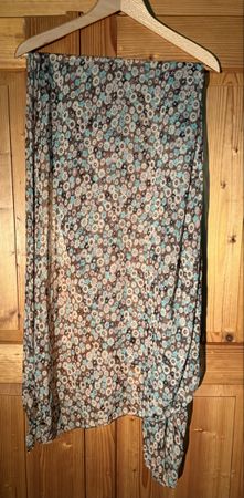 Blumenmuster Schal - Leicht & luftig für Sommer!