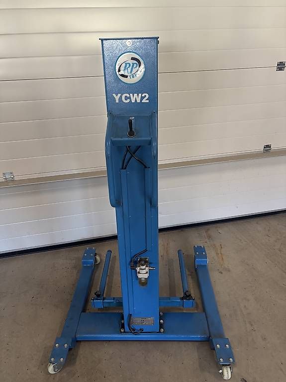 Tutte le macchine: Gebrauchte mobile Ein-Säulen-Hebebühne RP-Tools YCW2 zu v... – Usato da Oberbüren venduto da adr_k7qg 1