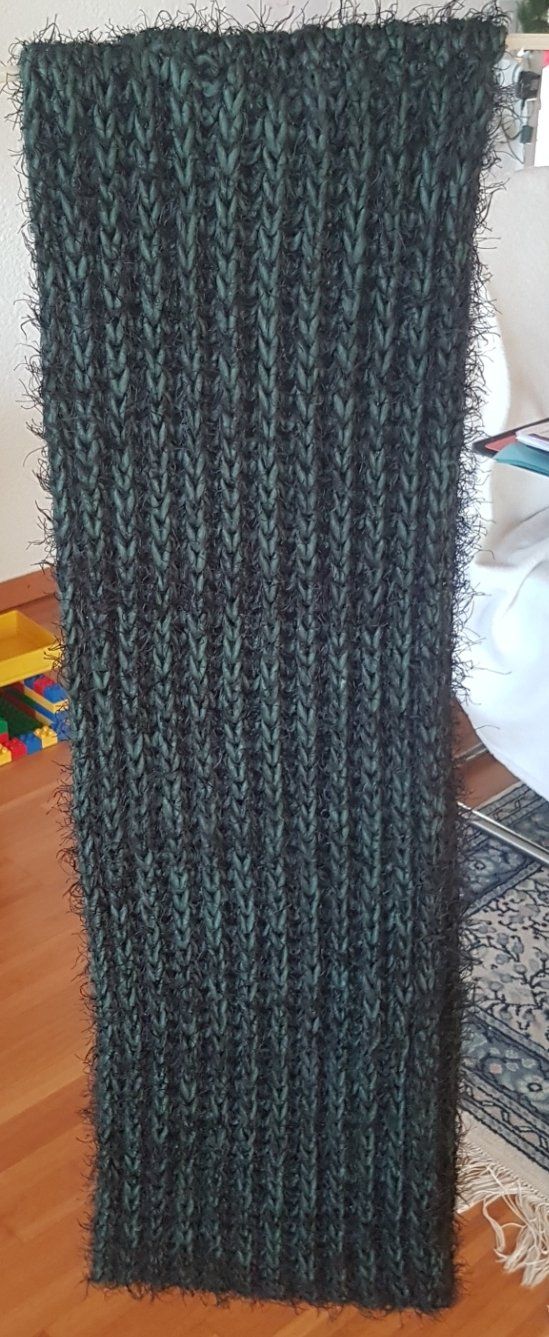 Foulard & Sciarpe: Ringschal schwarz grün gestrickt – Usato da Uetendorf venduto da oinkioink88