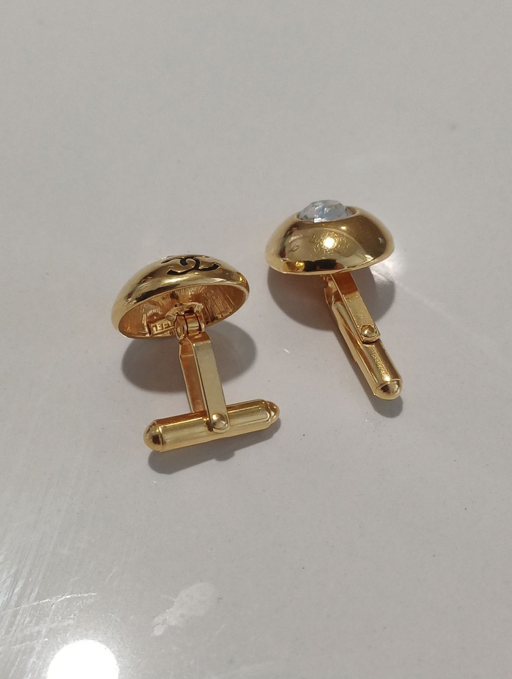 Chanel Manschettenknöpfe: Chanel Manchettenknöpfe – Gebraucht aus Goldach von Requiliz 1