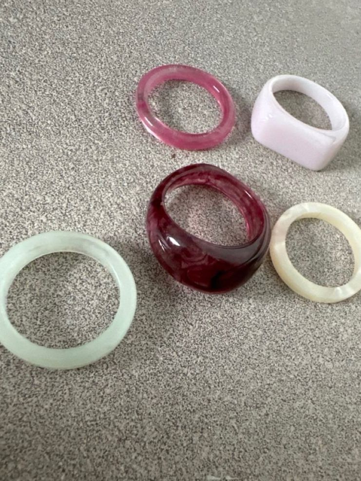 Bagues: 5 Ringe, verschiedene Farben und Formen – Neuf (Voir description) à Dietikon par vithya88