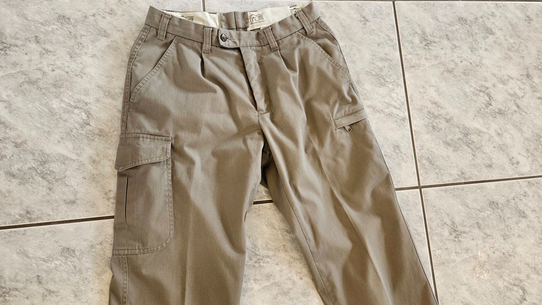 Pantaloni: Herren Edmonte Cargo Hose, Khaki, Gr. 46 Freizeithose – Usato da Gossau ZH venduto da fashiontwo 4