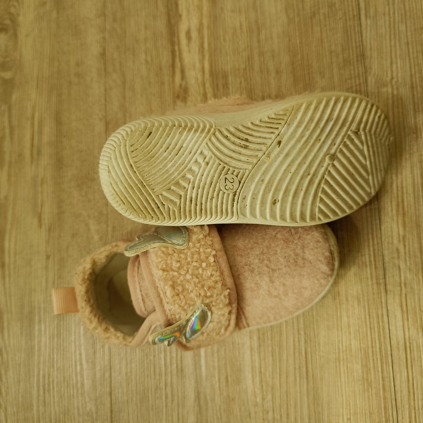 Scarpe per ragazze: Hausschuhe Grösse 23 – Usato da Jaberg venduto da urig17. 1