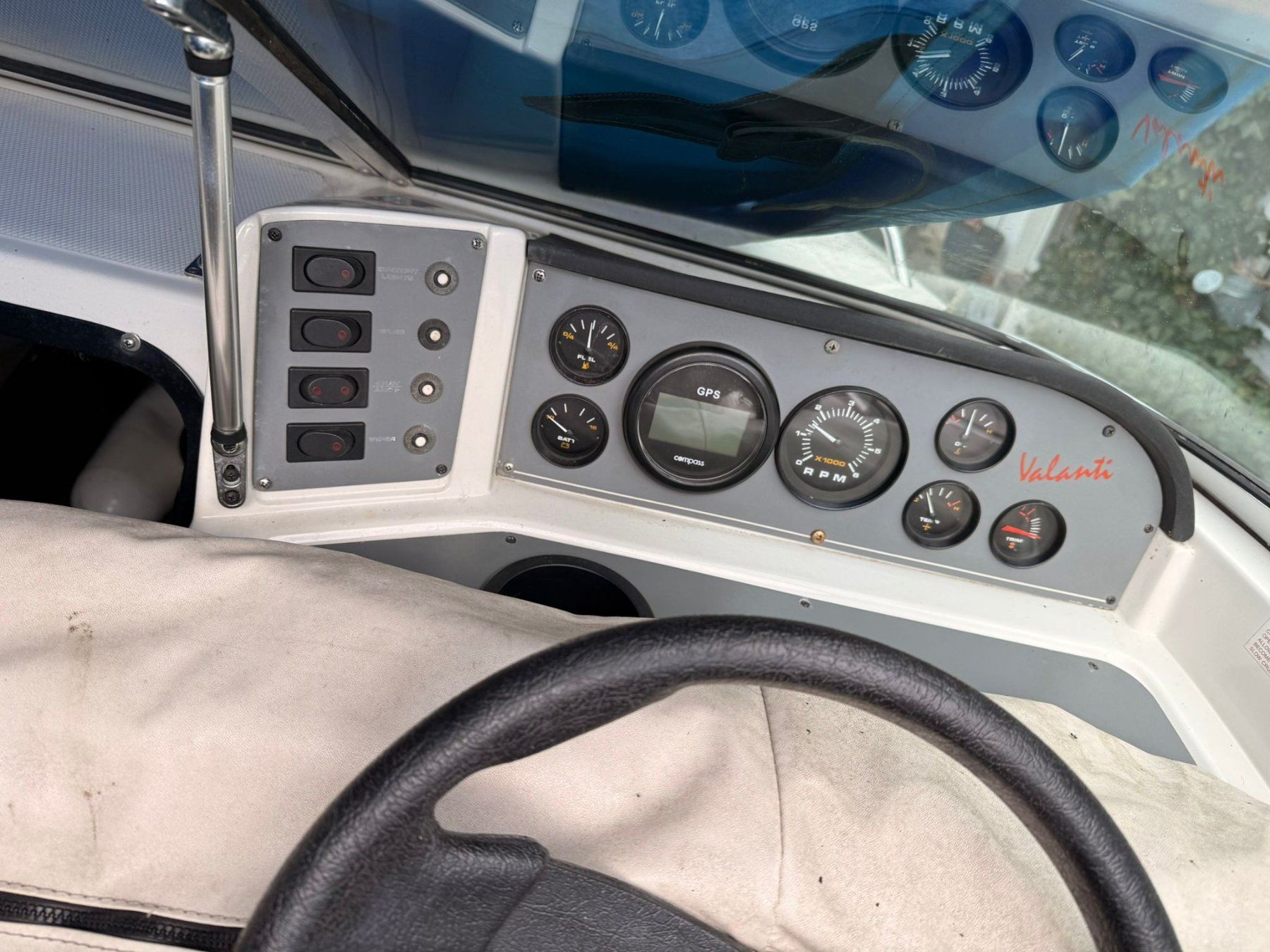 Regal Bateaux: Motor Boot Regal – D'occasion à Zürich par Emozionivino 1