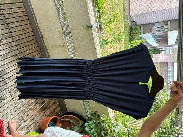 Kleider: Sommerkleid, dunkelblau, festlich – Gebraucht aus Zürich von Baumgarten05 2