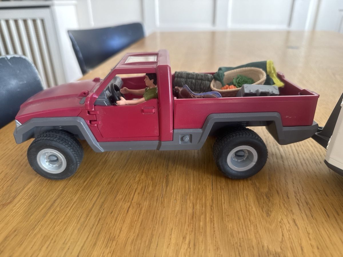 Schleich Giocattoli: Schleich Pferdeanhänger mit Auto und Figuren – Usato da Zuerich venduto da Rufab 2
