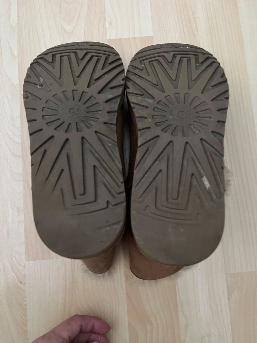 Ugg Chaussures femmes: UGG Bailey Button Boots brown leather size EU 39 used – D'occasion à Emmenbrücke par vic_nx9v 3