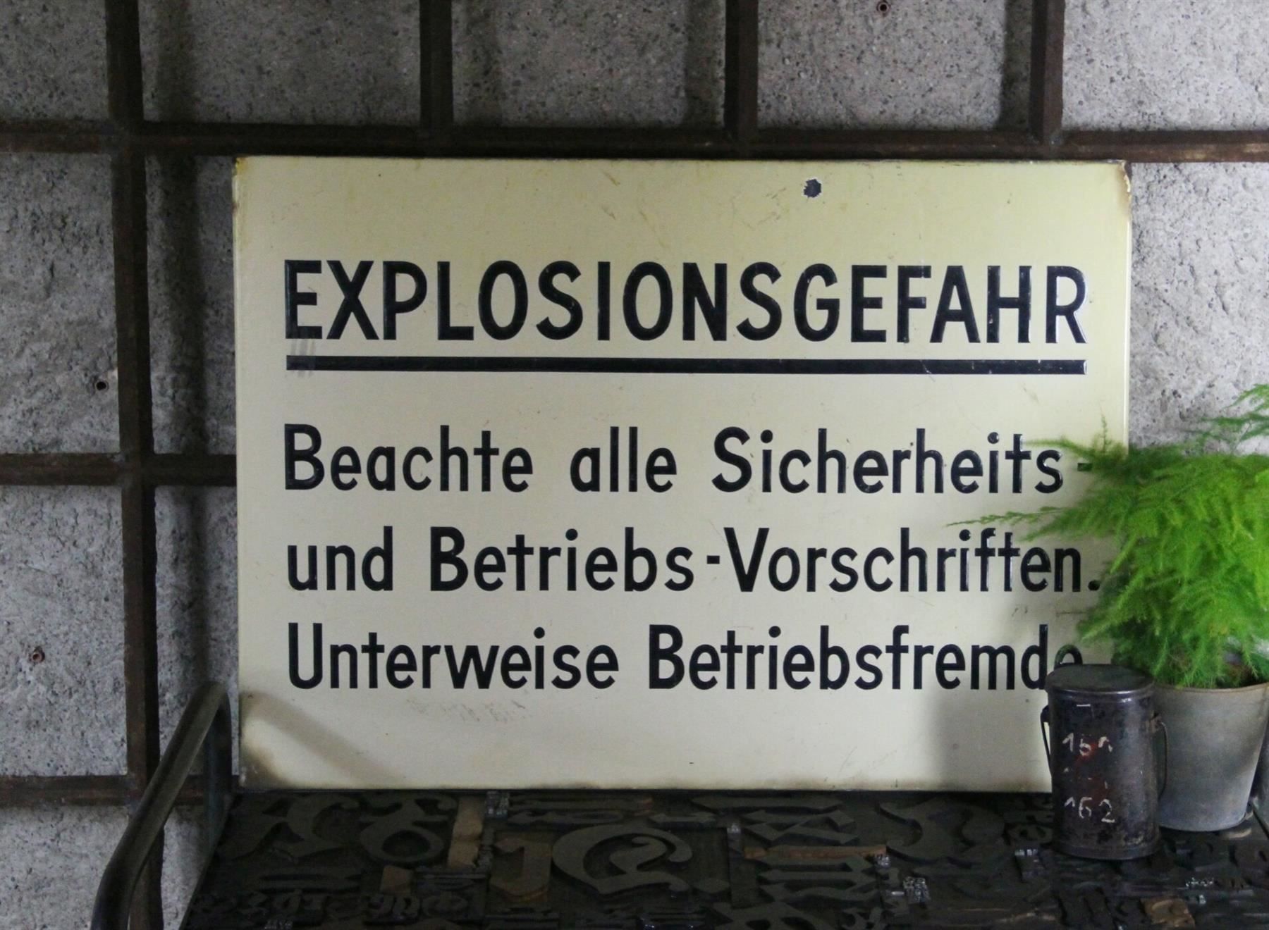 Insegne: Emailschild "Explosionsgefahr" 70x50 cm – Usato da Birrwil venduto da brandschatz_birrwil 5