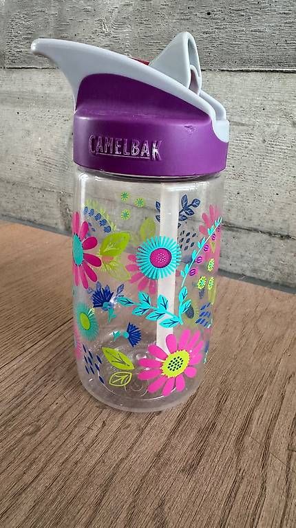 Camelbak Borracce & Thermos: Camelback Flasche mit Blumen – Usato da Starrkirch-wil venduto da cloulou 1