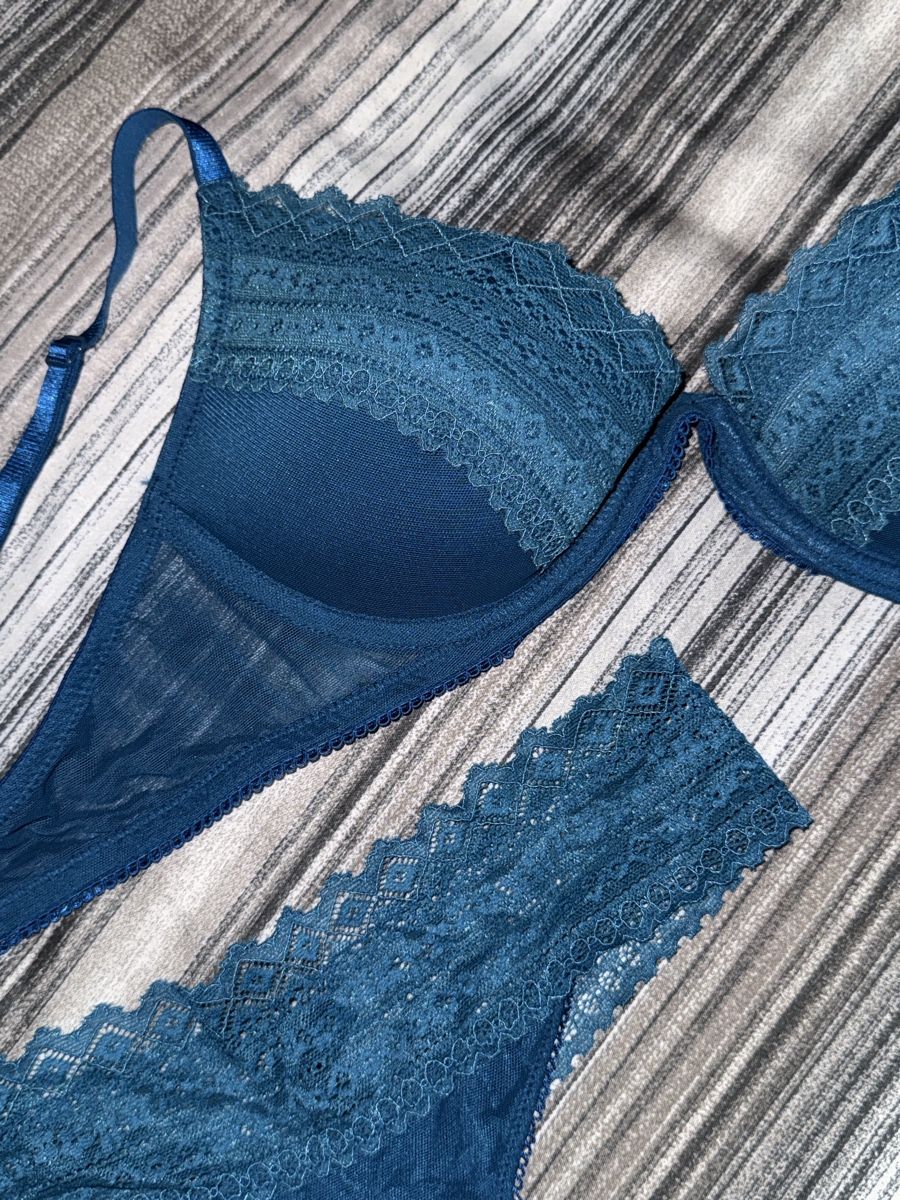 Altra biancheria intima: DUNKELBLAUES SPITZEN-DESSOUS-SET – Usato da Schlieren venduto da kle_dis 1