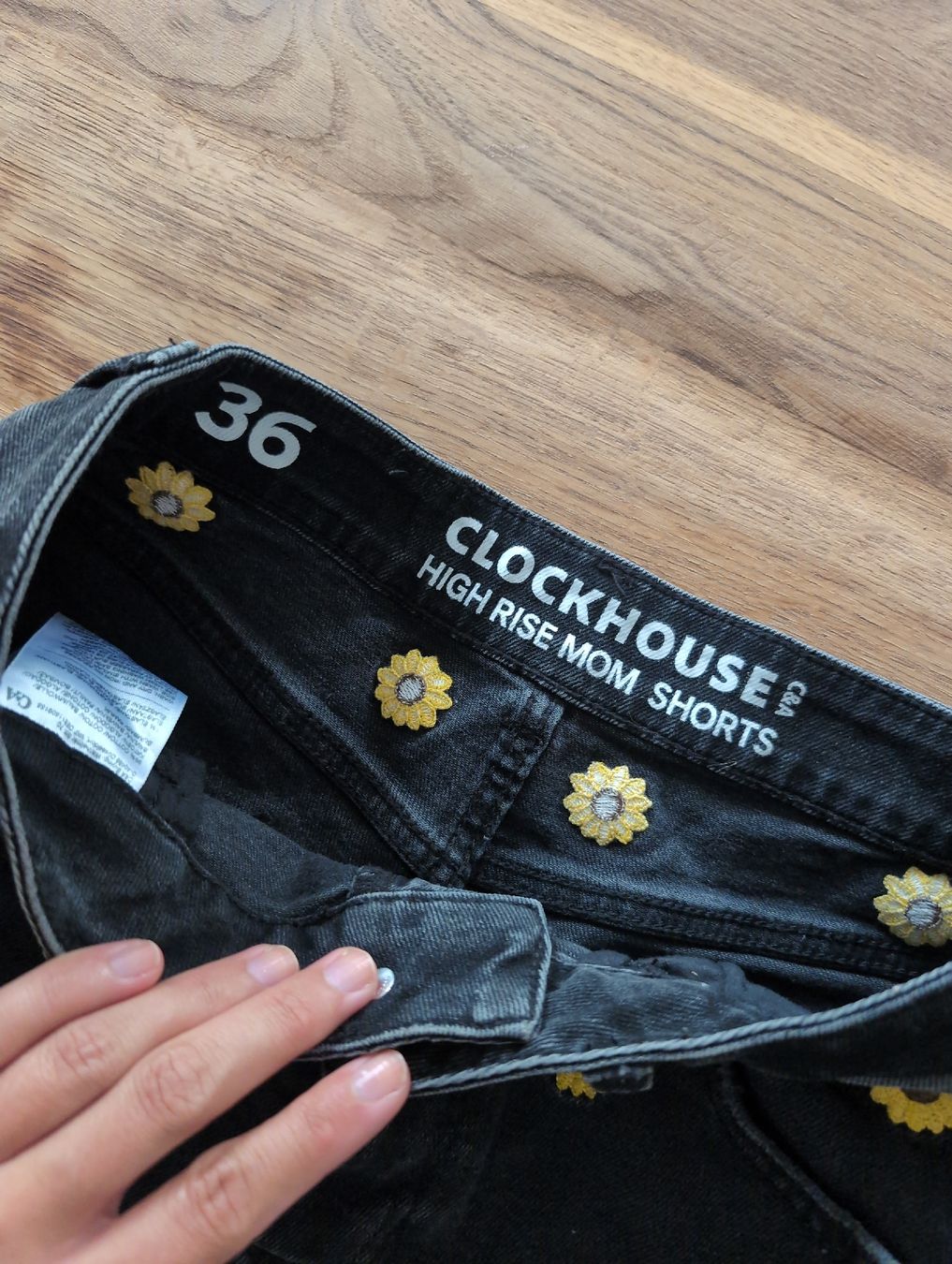 Pantaloni: Shorts Sonnenblume – Usato da Schlieren venduto da RheaT 2