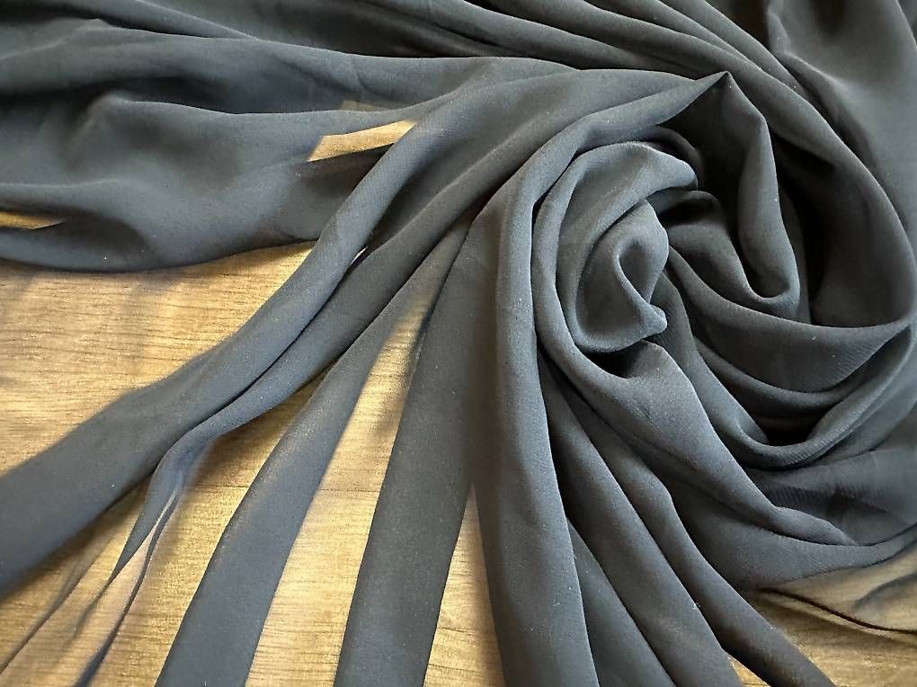 Tessuti: Schwarzer Chiffon  fein & transparent  1,7 m – Usato da Zumikon venduto da luthien1805