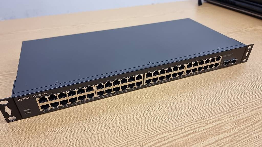 Hub & Switch: Zyxel GS1900-48 Port Switch + 2xSPF – Usato da Lostorf venduto da Newserge