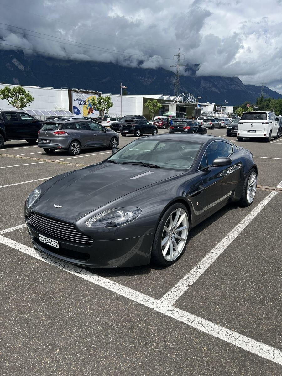 Aston Martin Automobili: Aston Martin V8 Vantage, Handschalter – Usato da Lüchingen venduto da HAASS4 4