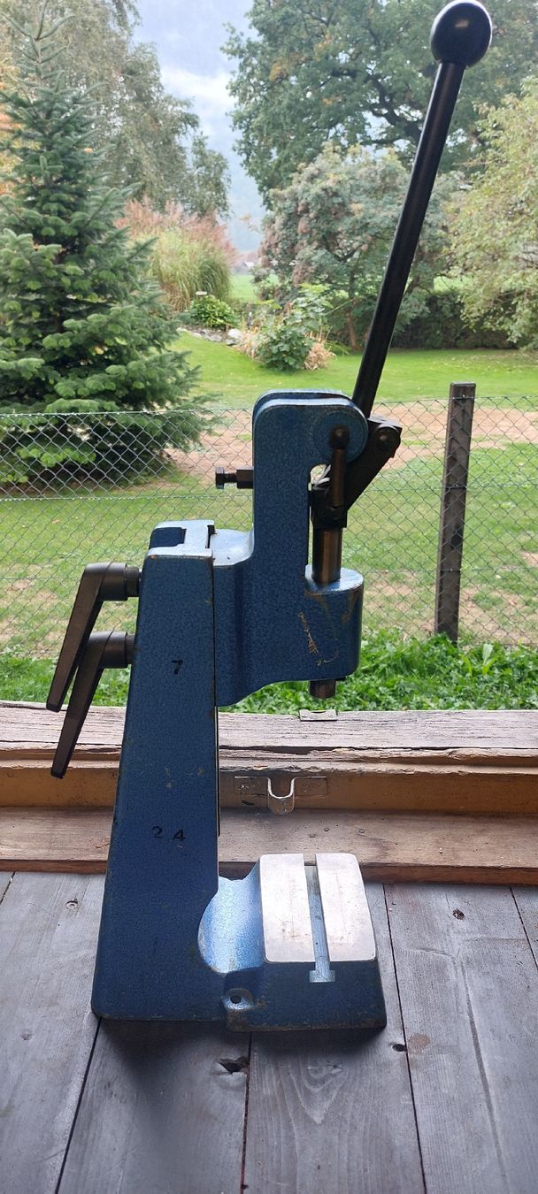 Tous les outils: Kniehebelpress – D'occasion à Giswil par Stocki02 2