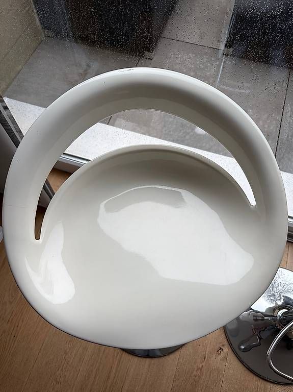 Sgabelli: 4 Tabourets de bar en plastique moulé blanc – Usato da Bevaix venduto da Nox_t 4