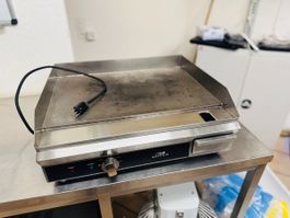 Plancha electrica Mayfair usada, buen estado, funciona