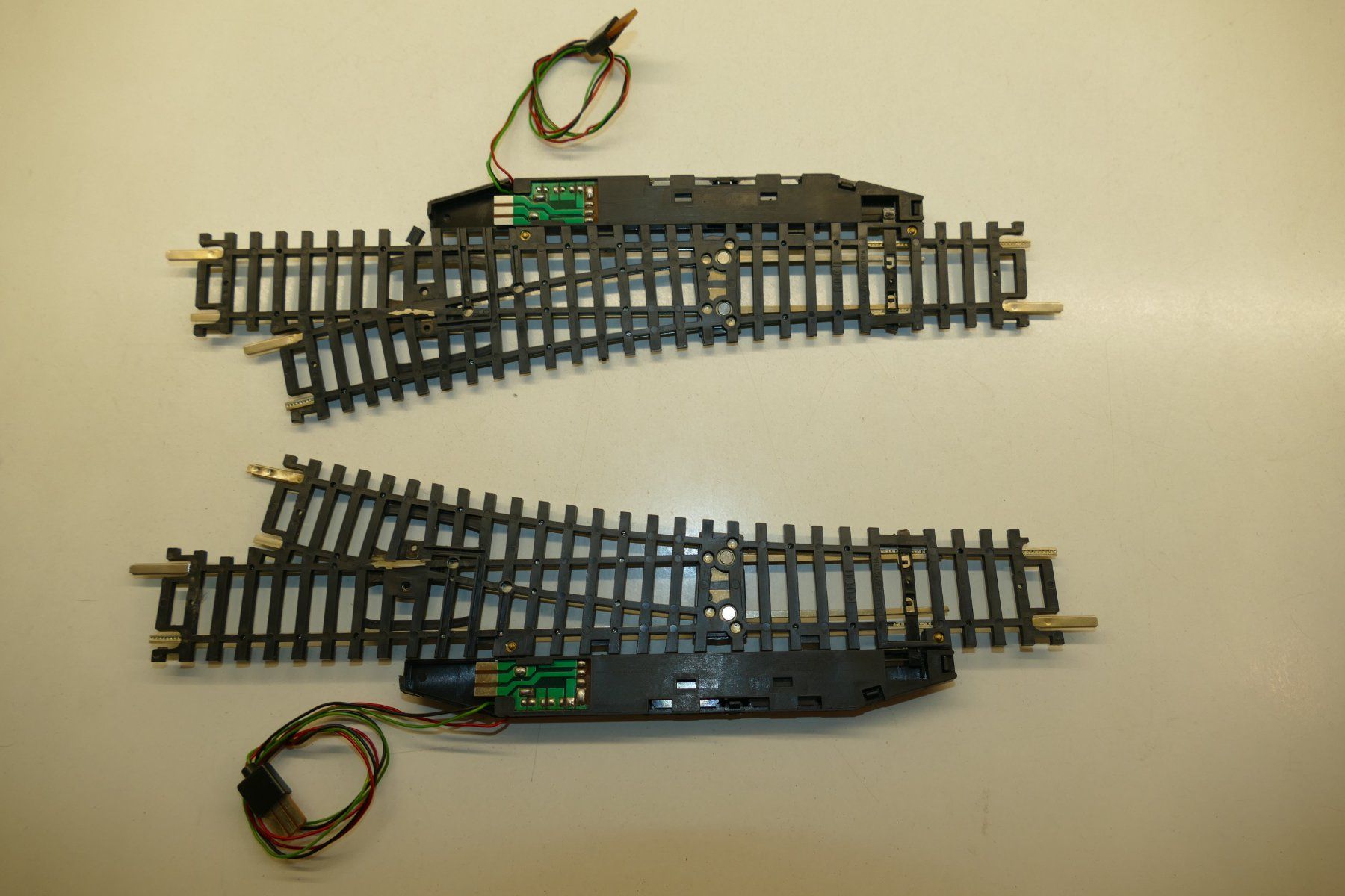 Roco Modelleisenbahnen: Roco H0: Elektrisches Weichenpaar 12,5° Einheit 4 – Gebraucht aus Niederhasli von rail-duerst 3