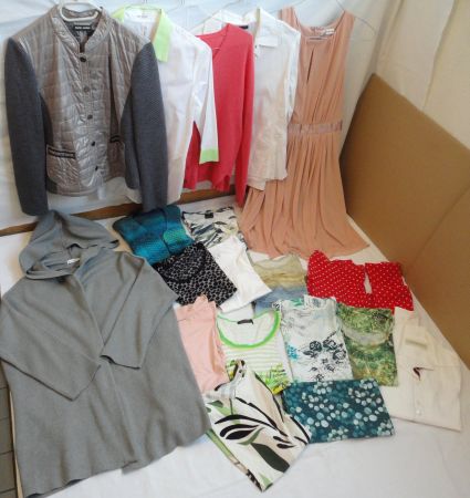 Kleiderpaket 21-tlg.Damen Mantel/Jacken/Kleider/T-Shirts M/L