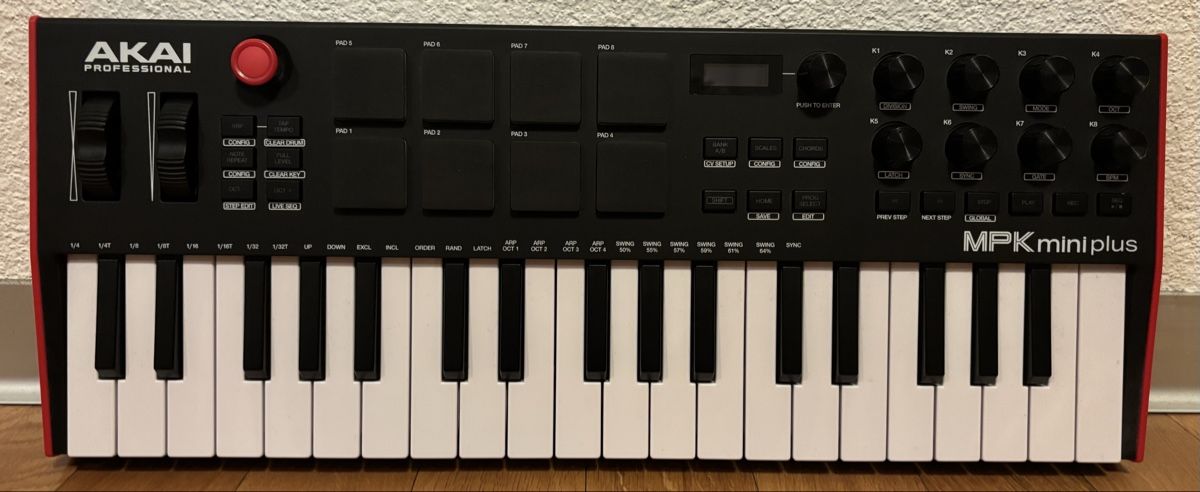 Akai Musikinstrumente: AKAI MPK mini plus, MIDI Controller, Neuwertig – Neu (gemäss Beschreibung) aus Bern von Nicolas_22