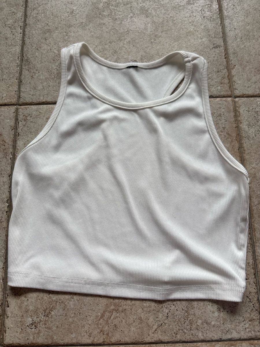 Tops: Weisses Top mit Racerback-Style (Grösse S) – Gebraucht aus Pratteln von syr_g2ql