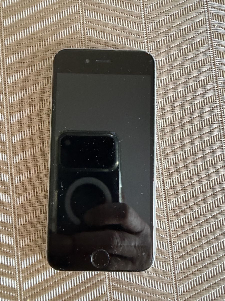 Apple Telefoni cellulari / Smartphones: Apple iPhone 6 64GB noir état correct – Usato da Vullierens venduto da gugu9