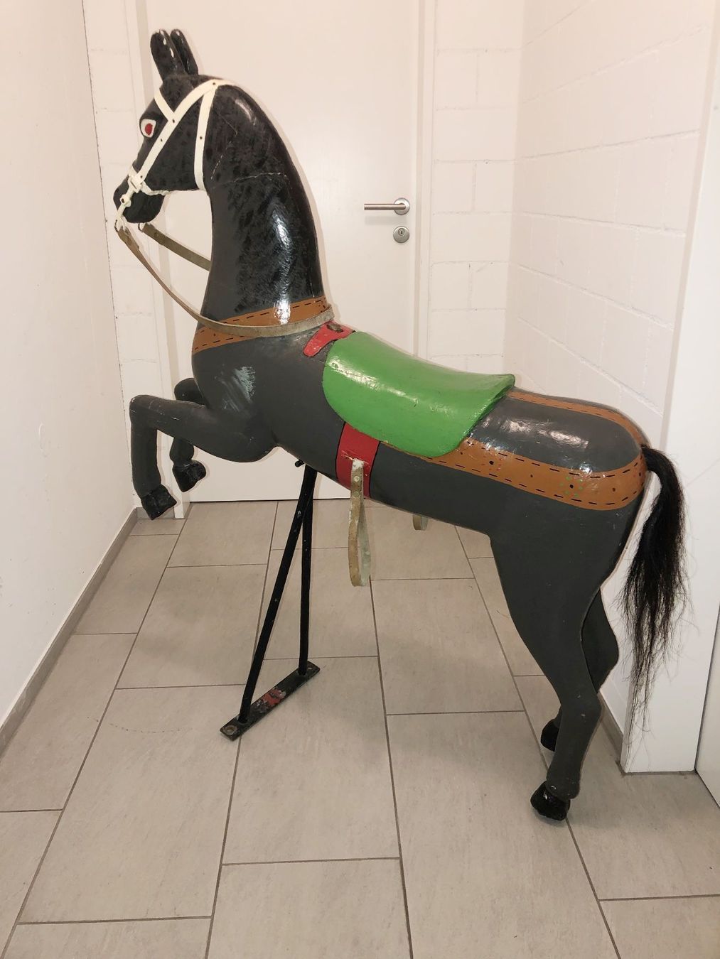 Articoli in legno: Karussel-Pferd antik – Usato da Bremgarten AG venduto da mamina54 2