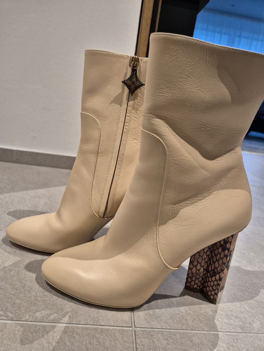 Louis Vuitton Scarpe da donna: Louis Vuitton Stiefelette – Usato da Unterägeri venduto da VivienG