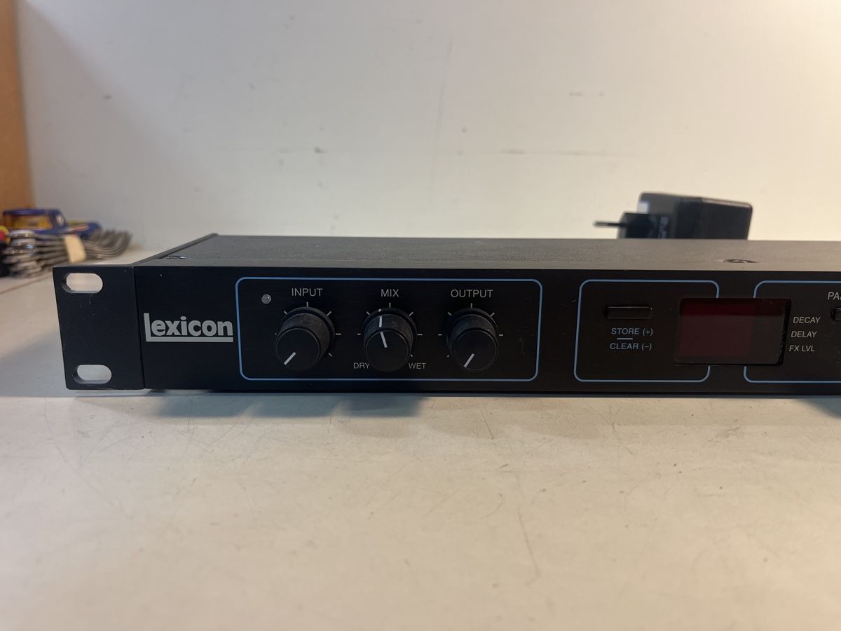 Strumenti musicali: Lexicon Alex Digital Effects Processor (SVN04) – Usato da Künten venduto da Schnaepplihuus 1