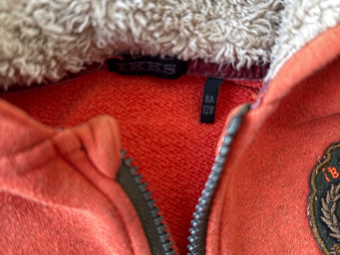 Pullover & Sweatshirts: Kuscheliger Kapuzenjacke Gr. 128 – Gebraucht aus Küsnacht ZH von schweiz_ch 2