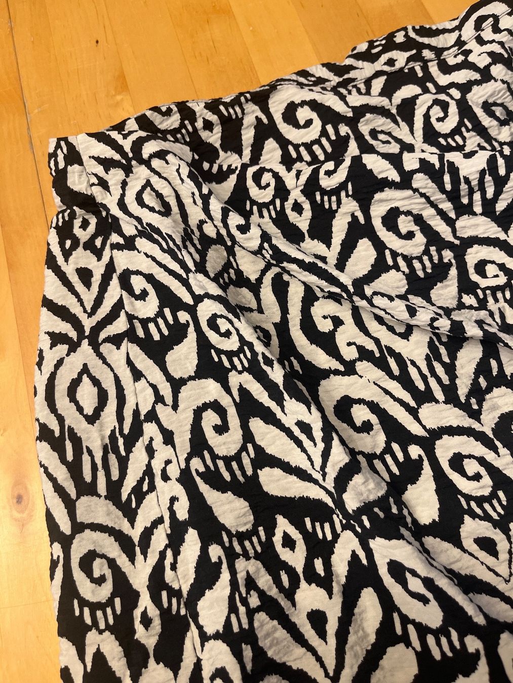 C&A Gonne: Jupe noire et blanche C&A – Usato da Le Locle venduto da Mayd_h 1