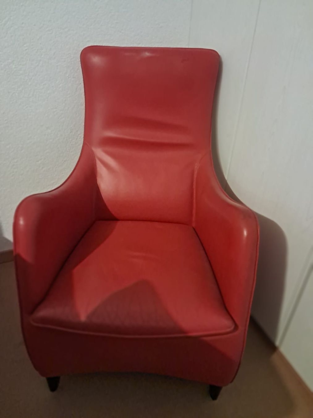 Sessel: Ledersessel mit Sockel – Gebraucht aus Full-Reuenthal von ben_92wj