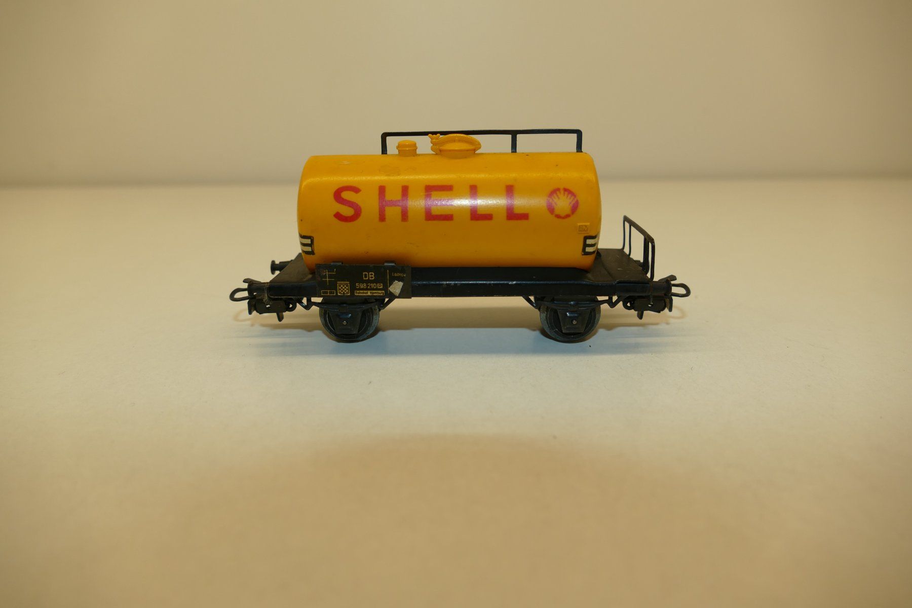 Märklin Modellini di ferrovie: Märklin H0: DB Kesselwagen Shell – Usato da Niederhasli venduto da rail-duerst 2