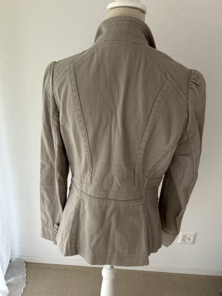 H&M Giacche: H&M Jacke, tailliert, Gr. 38 – Usato da Langwiesen venduto da Cattii 1